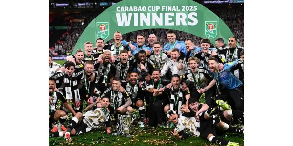 Newcastle United voitti mestaruuden 70 vuoden odotuksen jälkeen Newcastle United voitti mestaruuden 70 vuoden odotuksen jälkeen